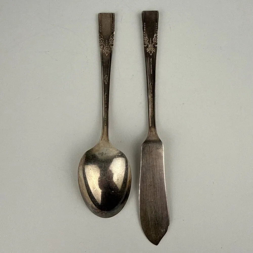 Wm A Rogers 1940 ARTISTIC Pattern Sugar Spoon & Butter Knife Oneida Ltd